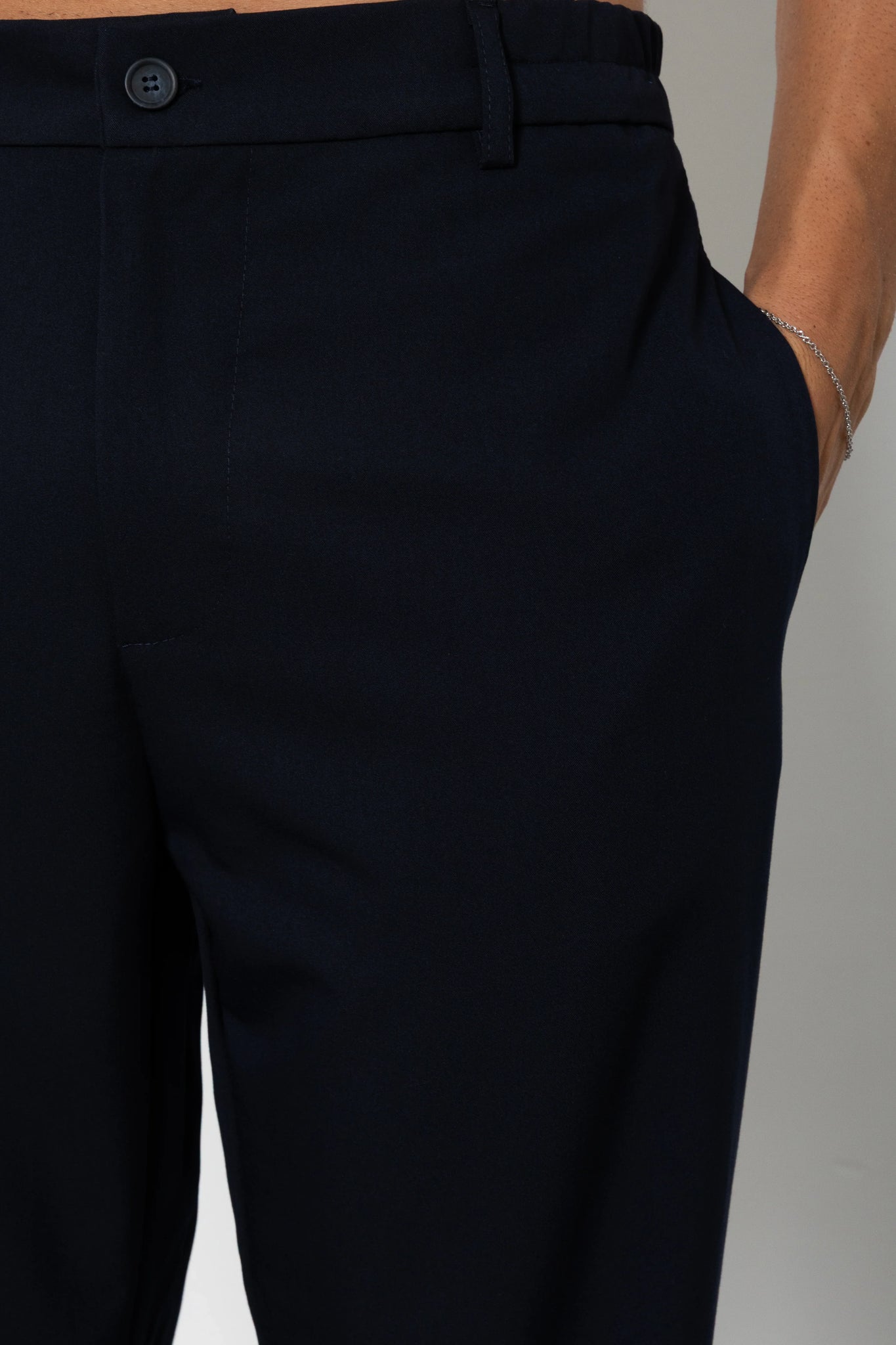 Pantalone con abbottonatura e pences regular