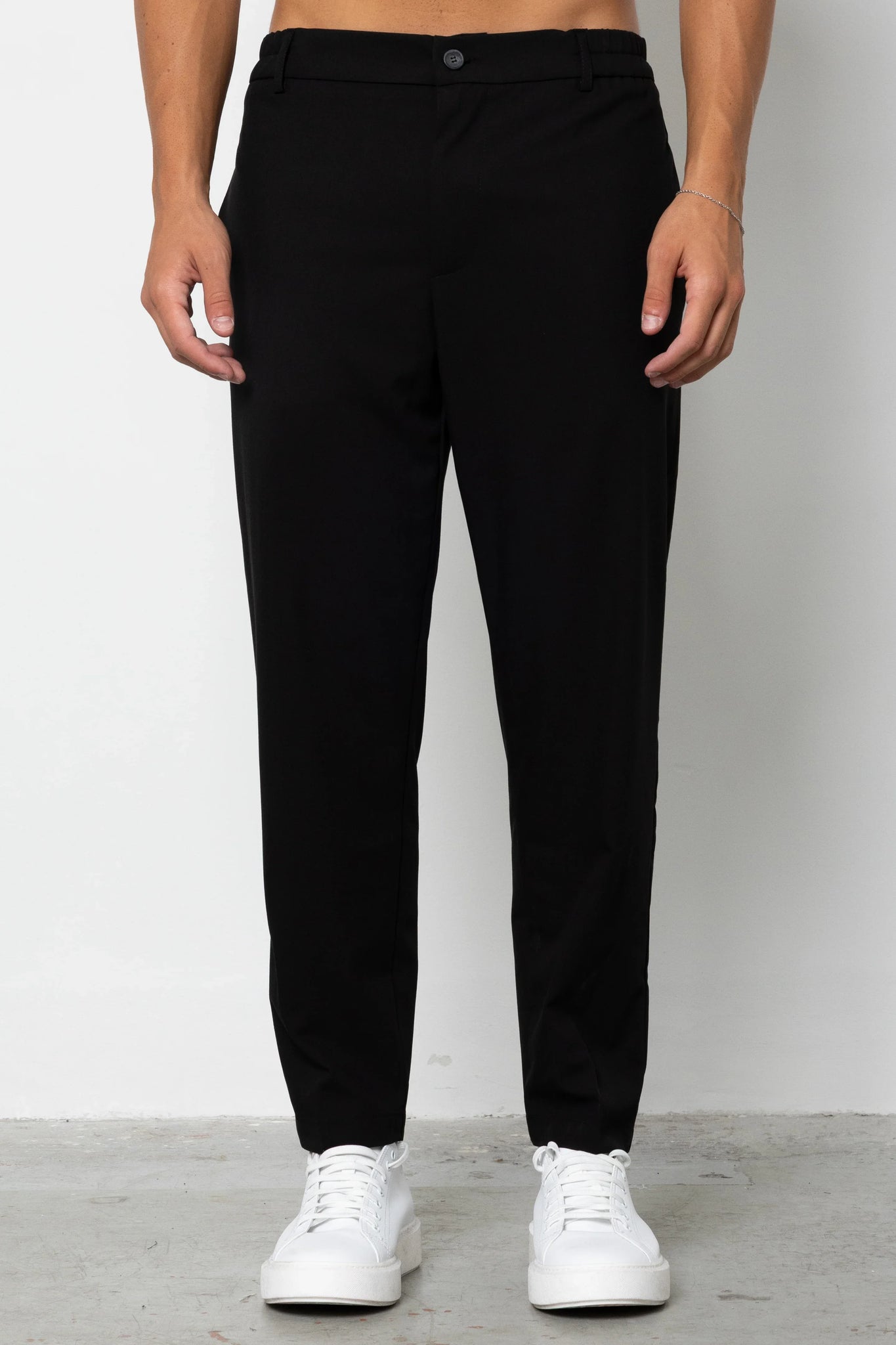 Pantalone con abbottonatura e pences regular