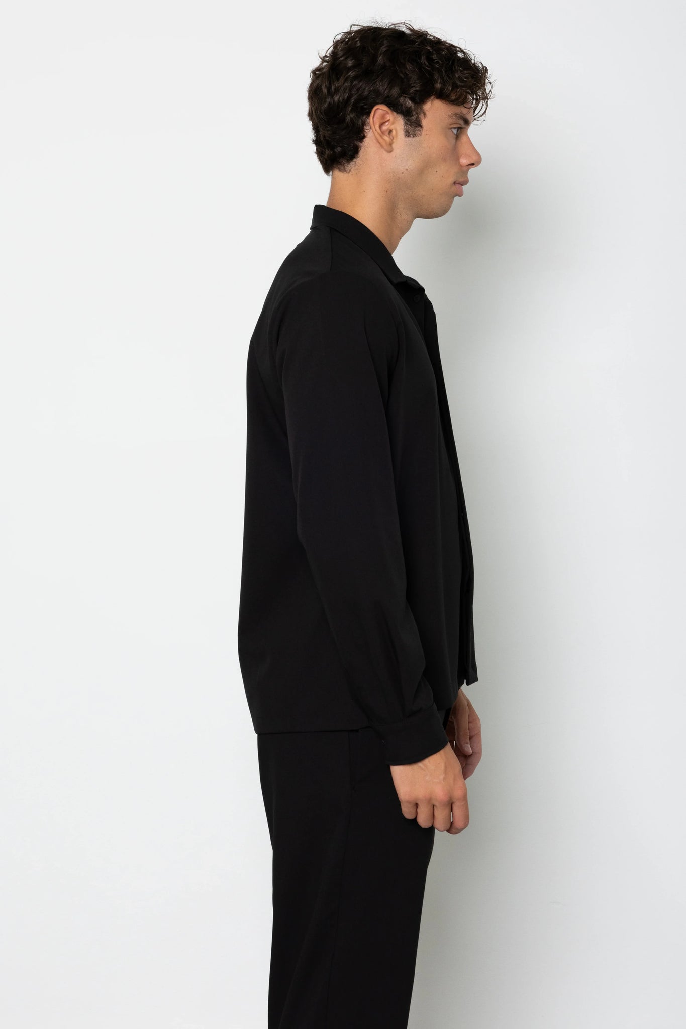 Camicia con abbottonatura nascosta