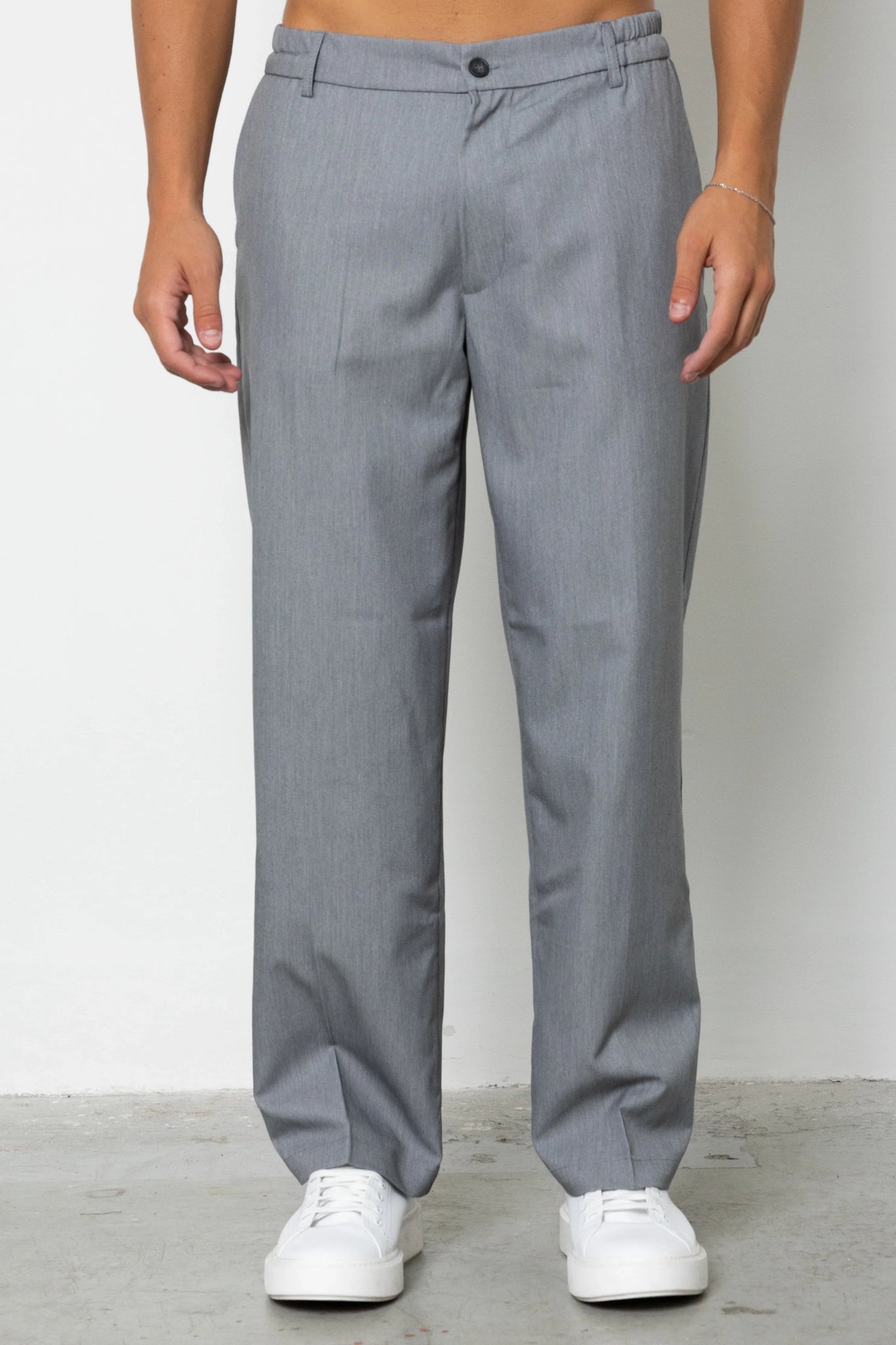 Pantalone con abbottonatura e pences fondo ampio