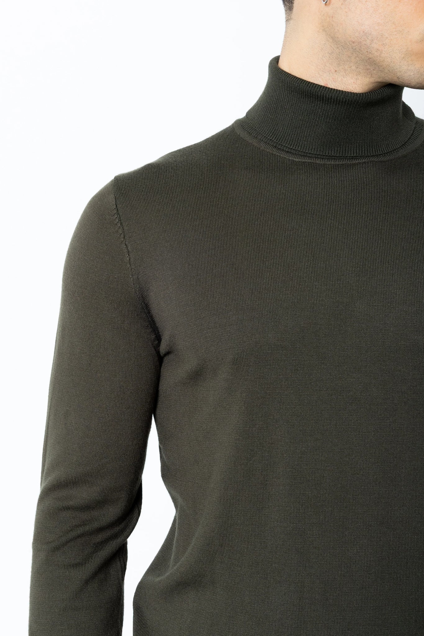 Maglione collo alto in filo