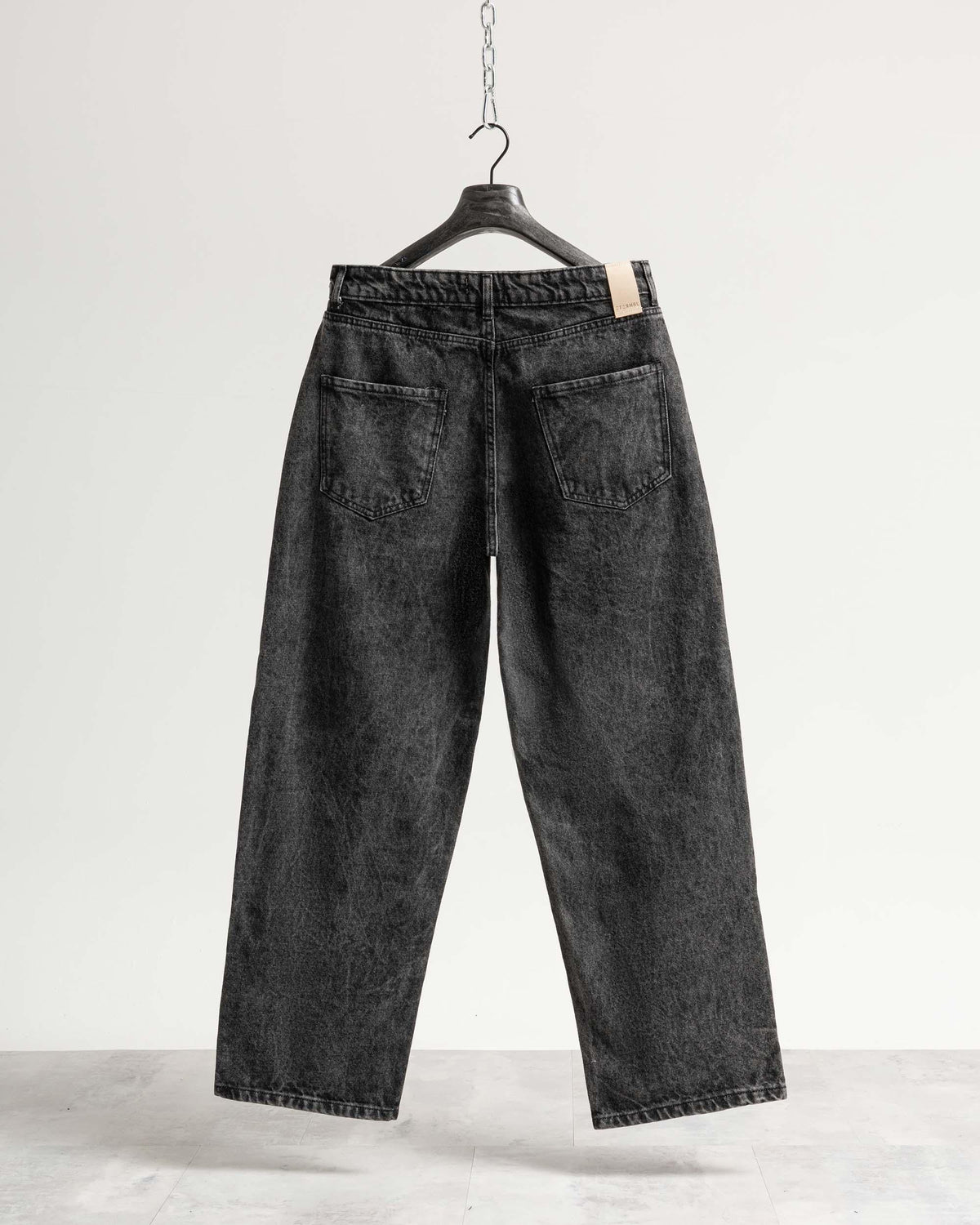 Jeans baggy nero con legature Eternal