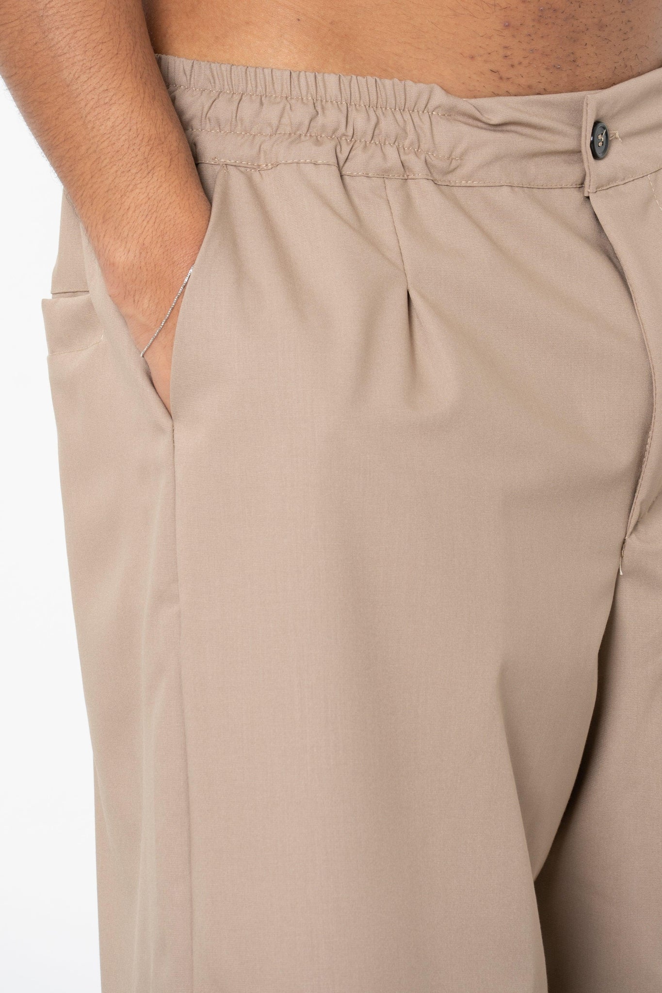 Short con pences ed abbottonatura