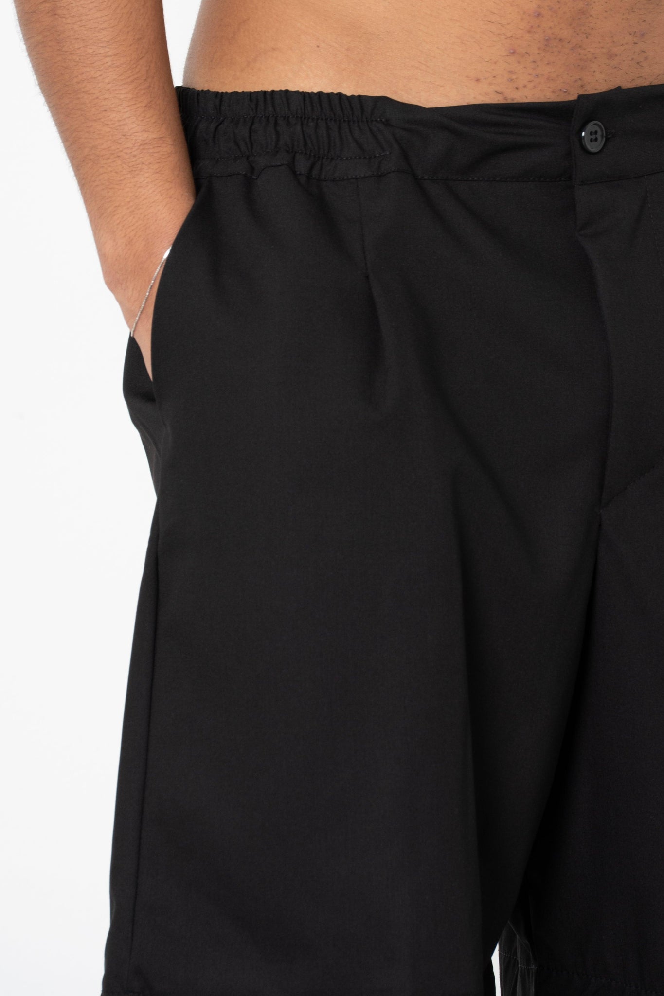 Short con pences ed abbottonatura
